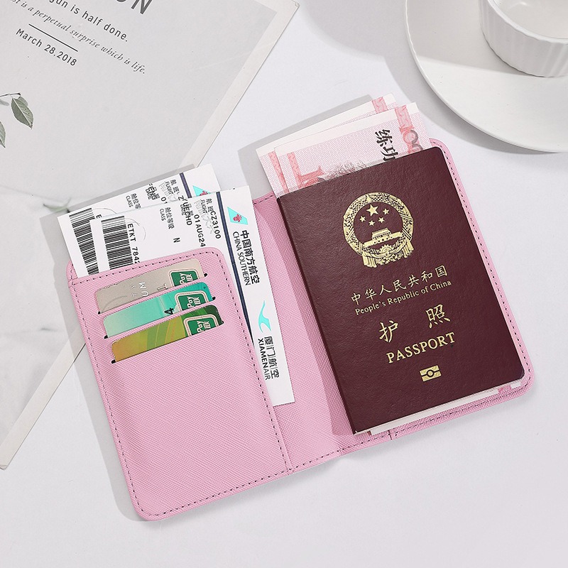 Hello Kitty Women Passport Cov - огляд і ціна Travel Accessories India